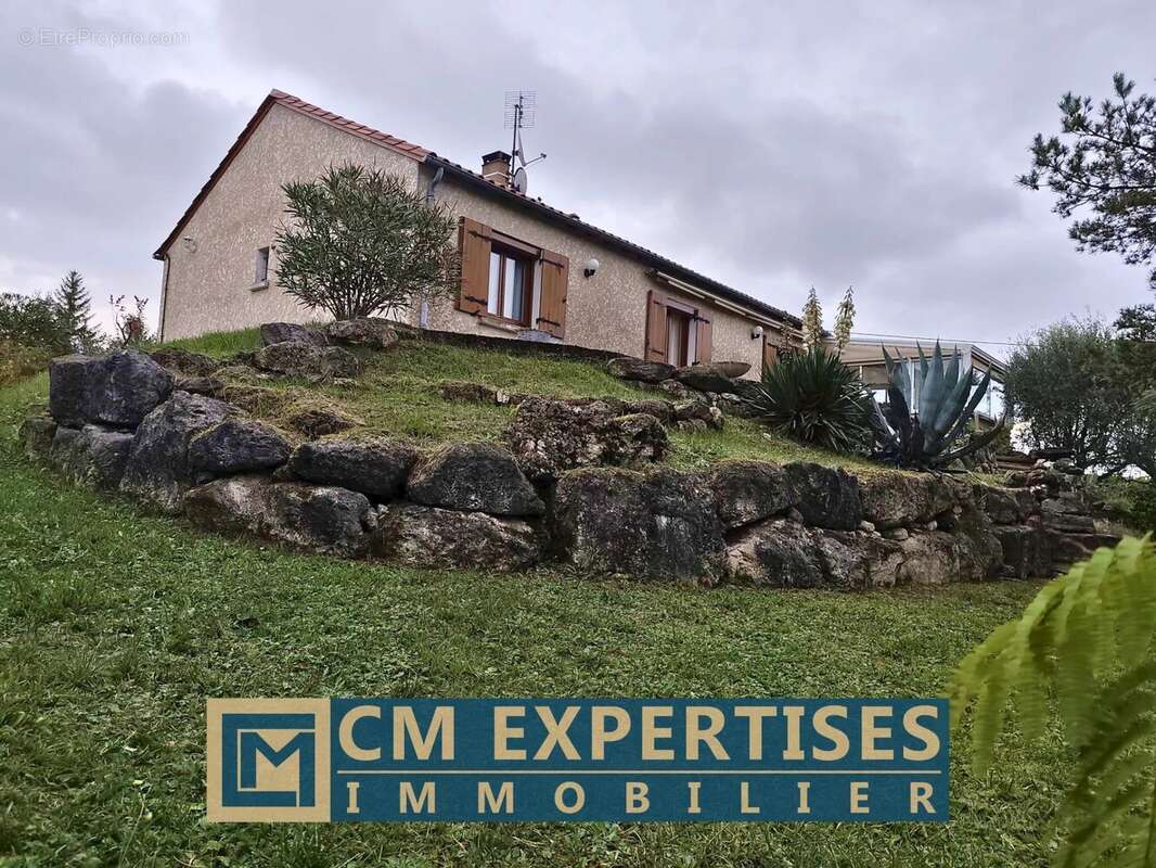 Maison à LEGUILLAC-DE-L&#039;AUCHE