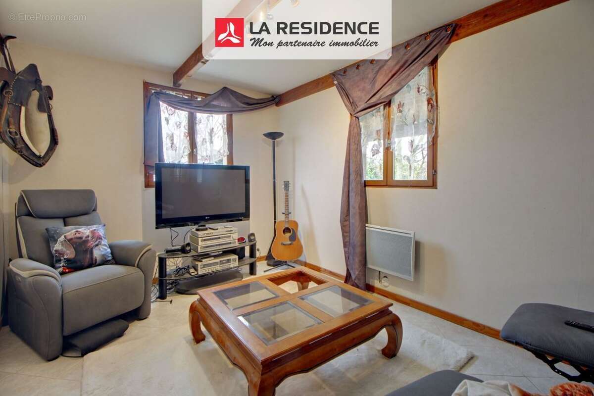 Maison à COURCELLES-SUR-SEINE