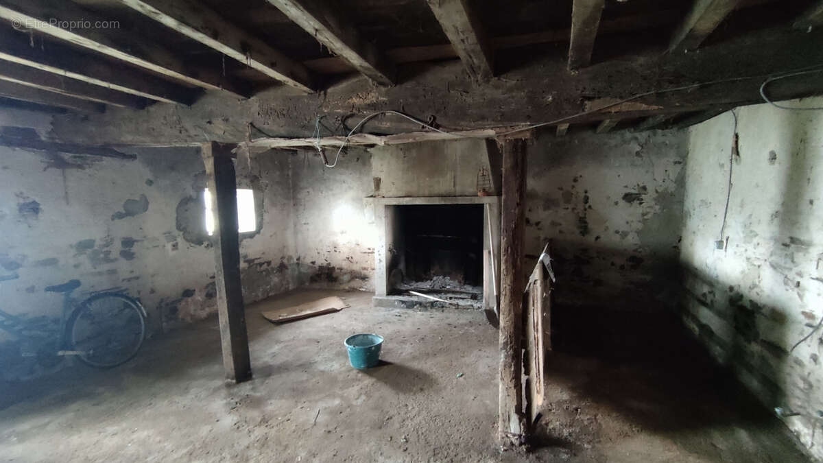 Maison à SAINT-HILAIRE-DE-CHALEONS