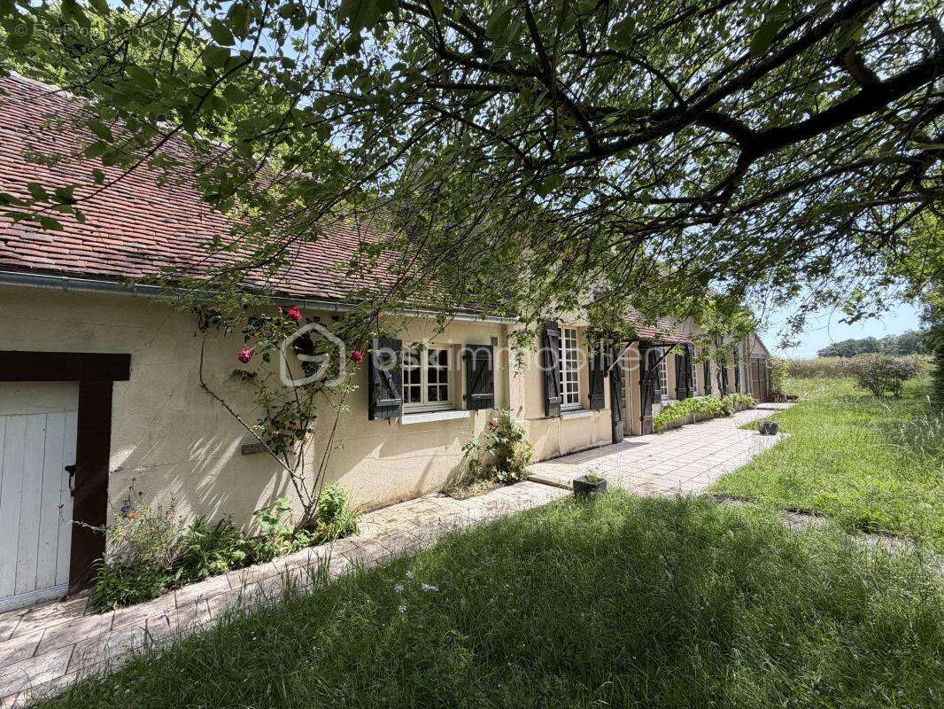 Maison à BEAUNE-LA-ROLANDE