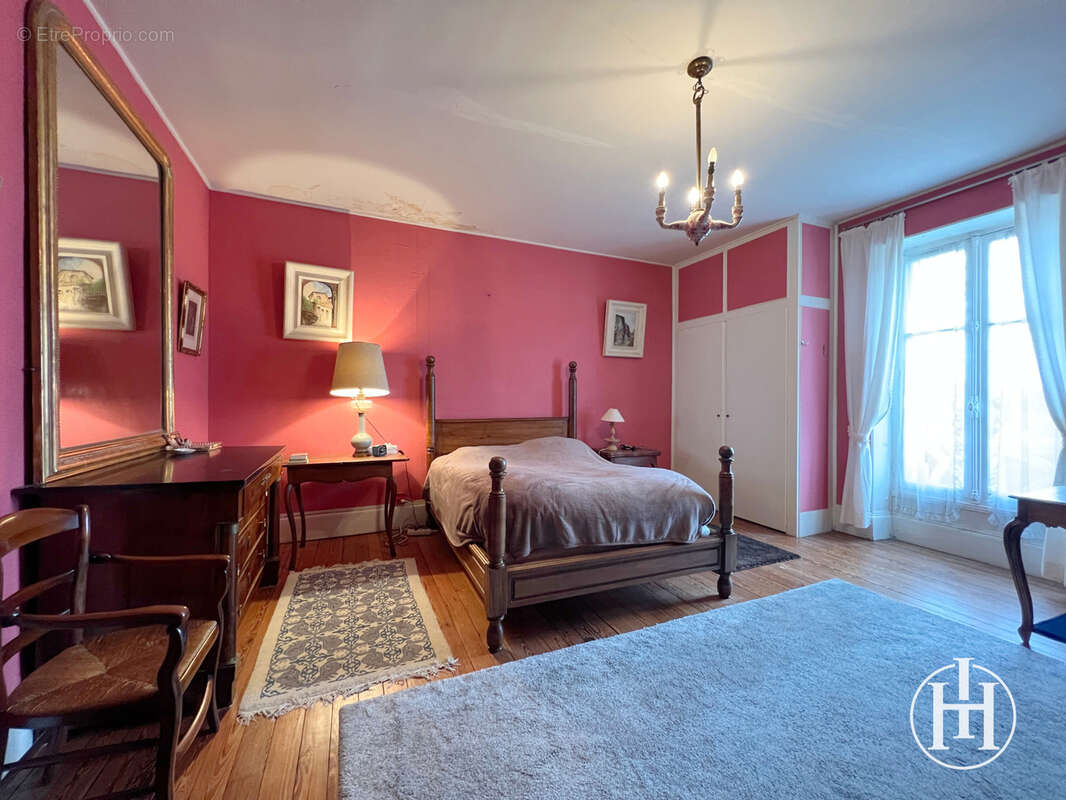 Maison à SAINT-AMAND-MONTROND