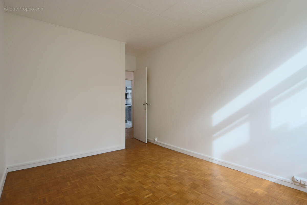 Appartement à LES PAVILLONS-SOUS-BOIS