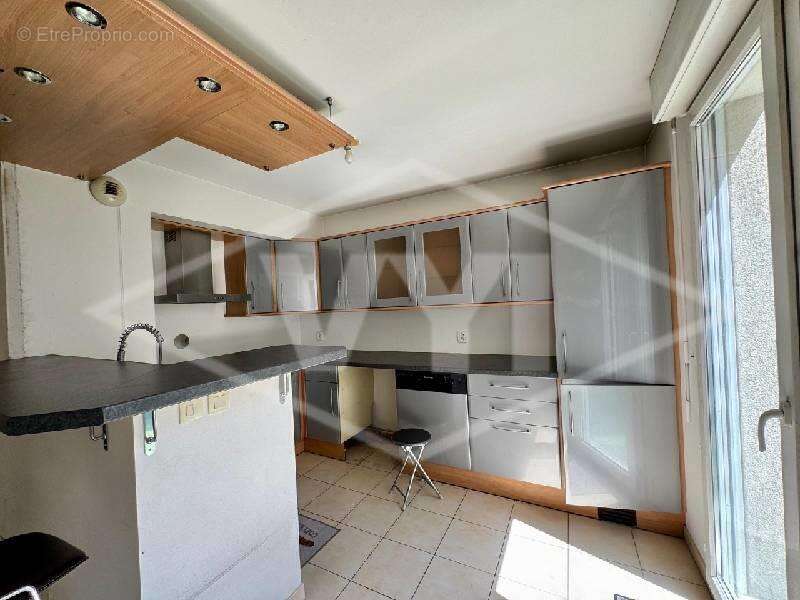 Appartement 65 m² à Combs-La-Ville  - photo 3
