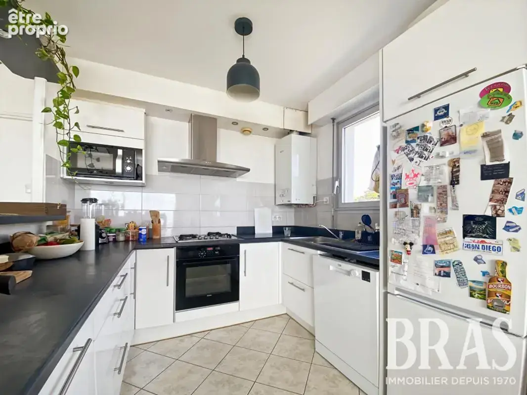 Appartement à Vendre à Pornichet - Quartier Sainte-Marguerite : Vue Océan et Accès Privé à la Plage - photo 3