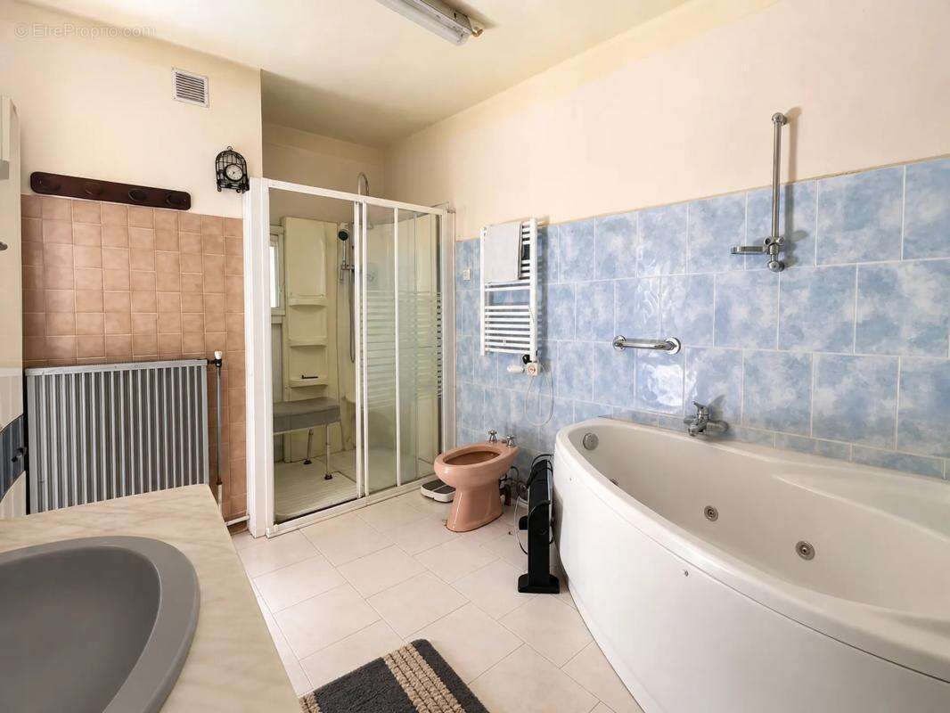 Maison de 120 m2 avec plus de 2,2 hectares de terrain - photo 13