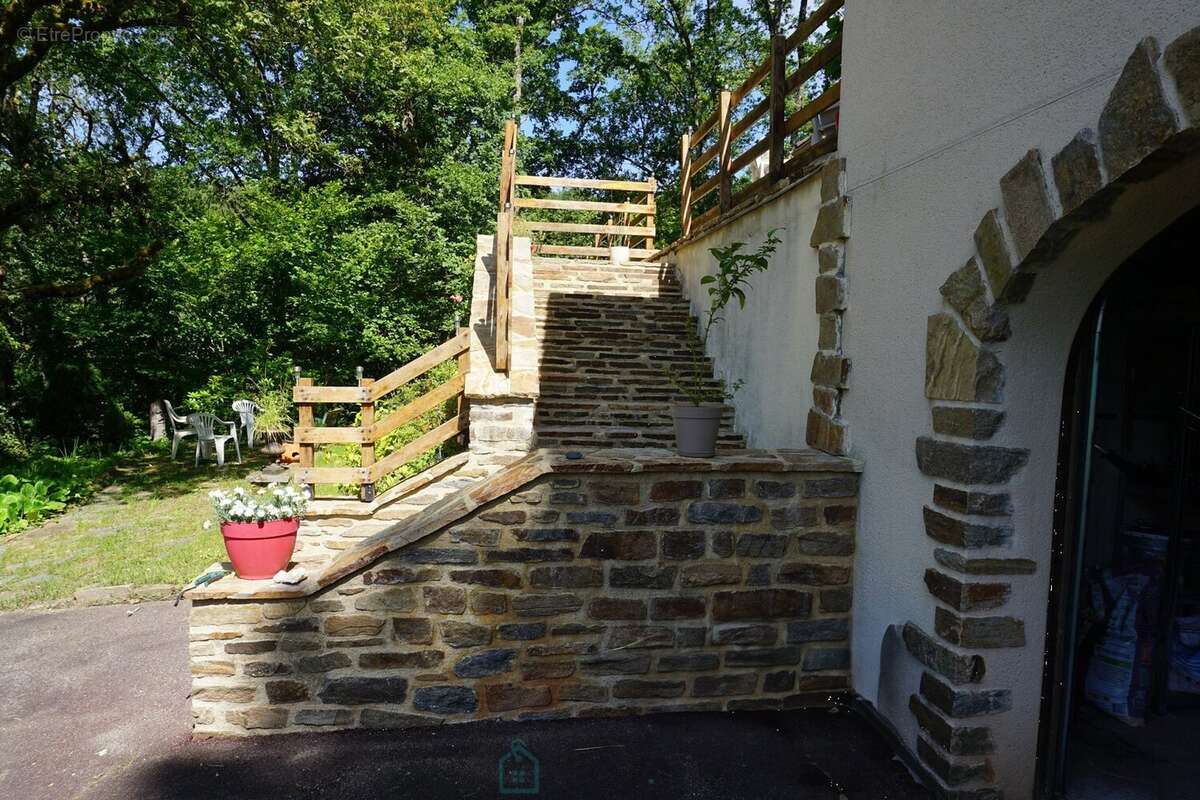 Charmante demeure Périgourdine nichée sur les hauteurs d'un village médieval. - photo 7