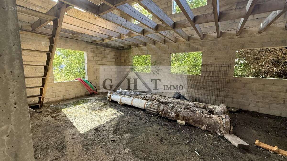 Commerce à VILLENOY