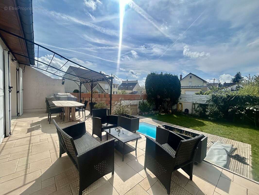 Maison à CHAMPS-SUR-MARNE