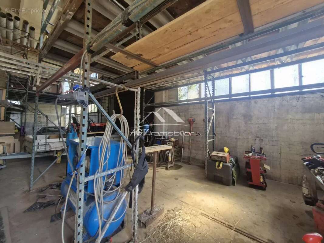 Commerce à SAINT-JEAN-DE-VALERISCLE