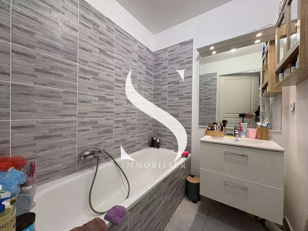 Appartement à VALLAURIS