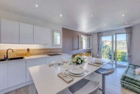 Maison 300 m² à Valbonne  - photo 2