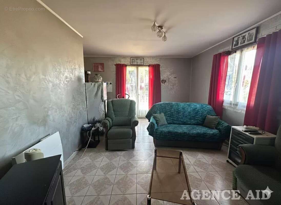 Maison à CUGES-LES-PINS