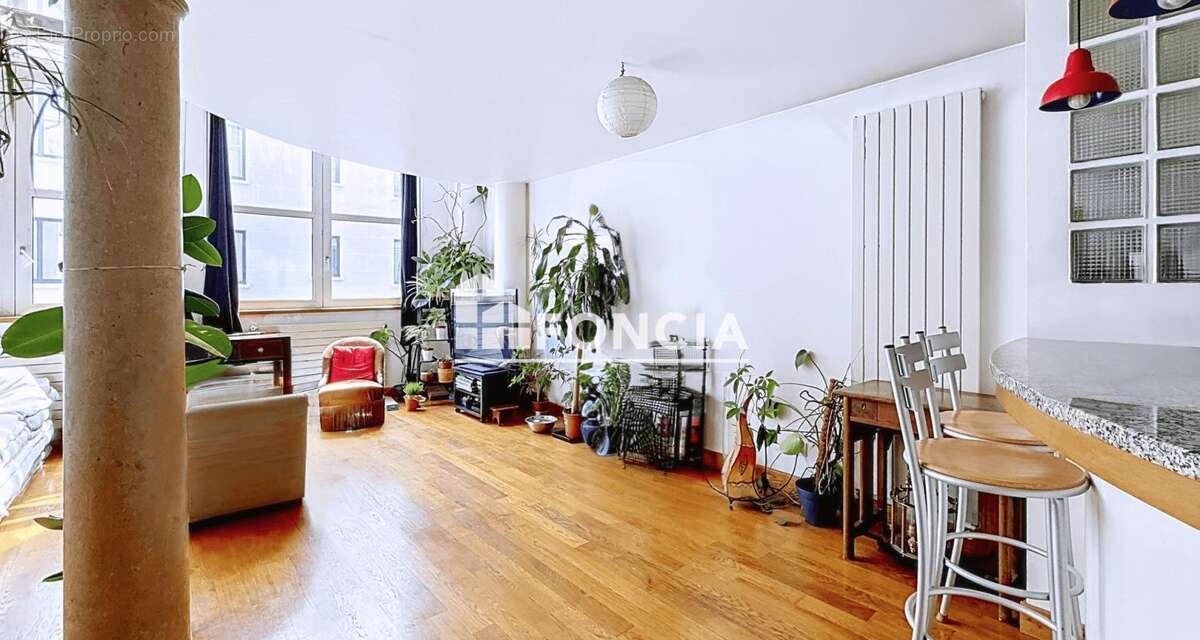 Loft en duplex – dernier étage – hauteur sous plafond de plus de 5 m – buttes-chaumont – faibles charges – exclusivité - photo 2