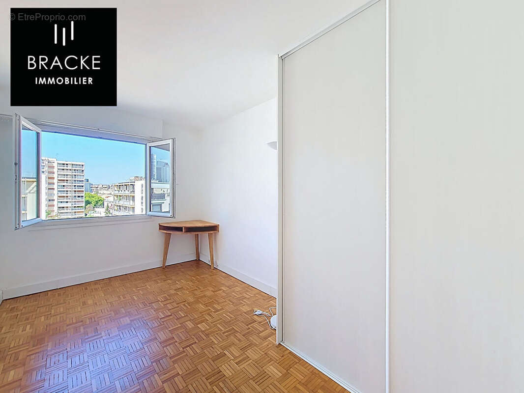 Appartement à COURBEVOIE