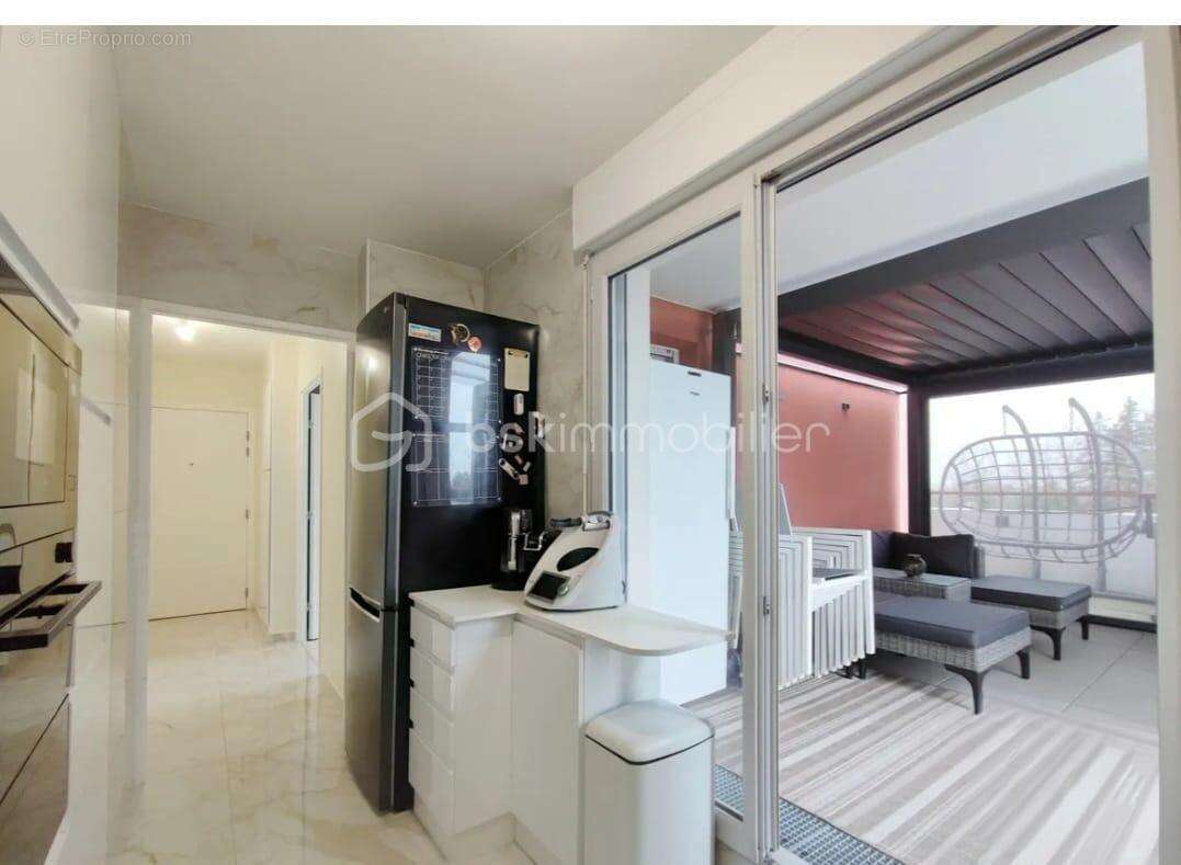 Coup de cœur : magnifique F5 à Montfermeil avec une terrasse de 45 m² et place de parking, proche des commerces, transports et é - photo 8