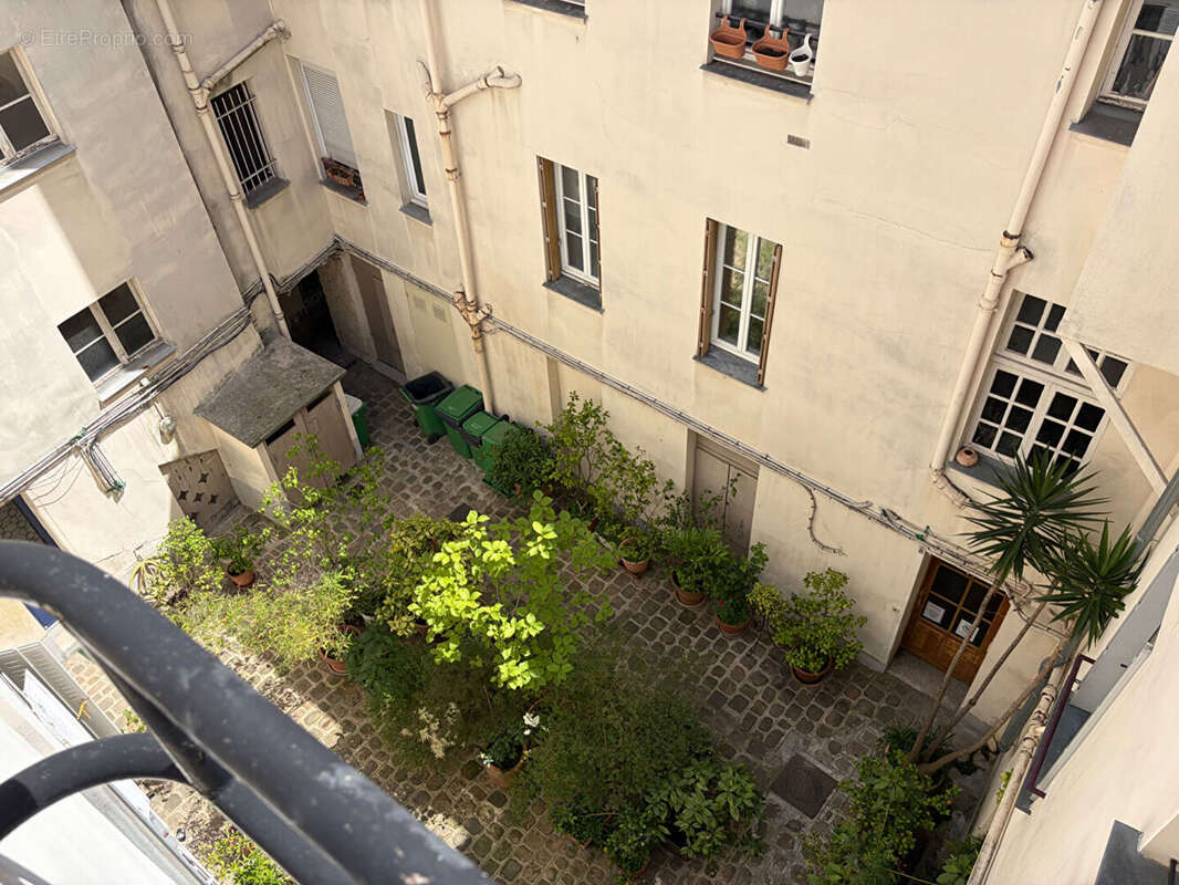 Appartement - Paris 75011 - Studio T1 , 11 m2 - photo 4
