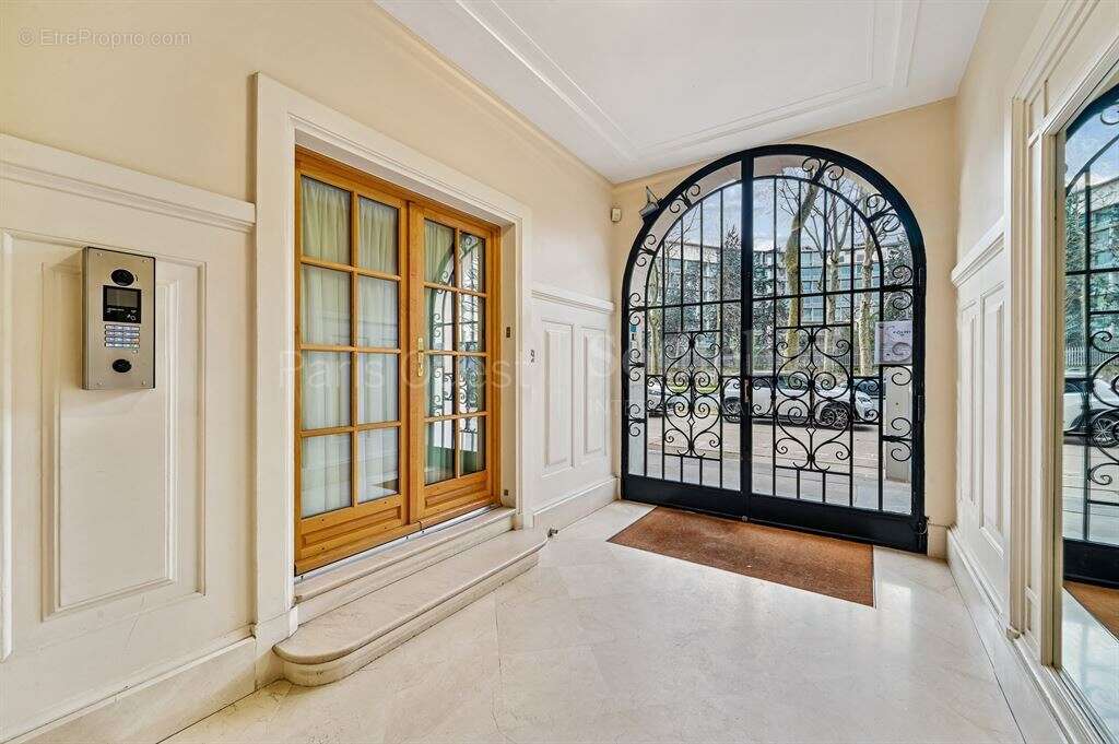 Appartement à PARIS-7E