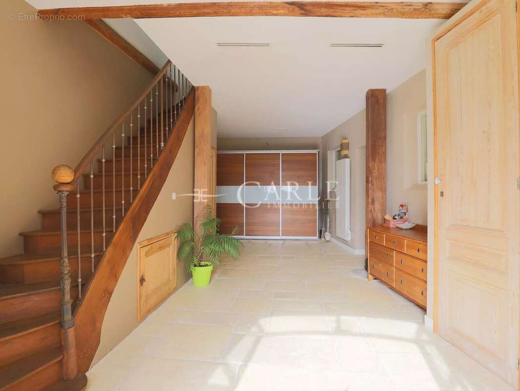 Maison à NEYRON