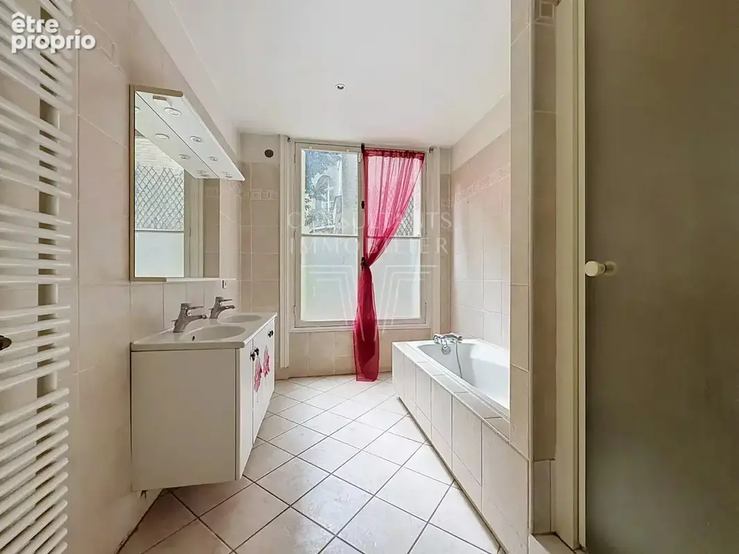 Place victor hugo/boissiere. appartement aux superbes volumes - photo 12