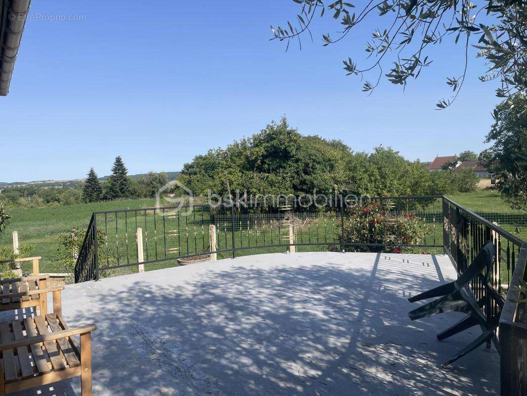 Très jolie maison sur sous-sol total avec son garage et son jardin arboré ! - photo 9