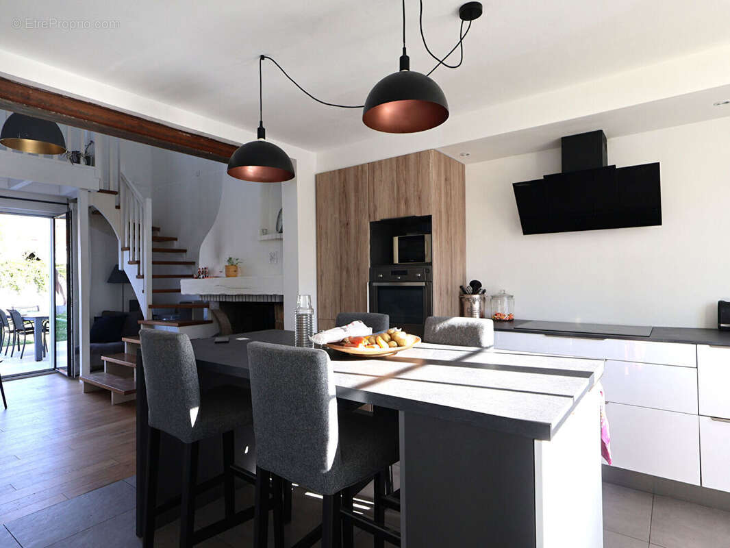 Maison familiale rénovée - 172 m², suite parentale, beaux volumes et jardin au calme - Les Sorinières - photo 4