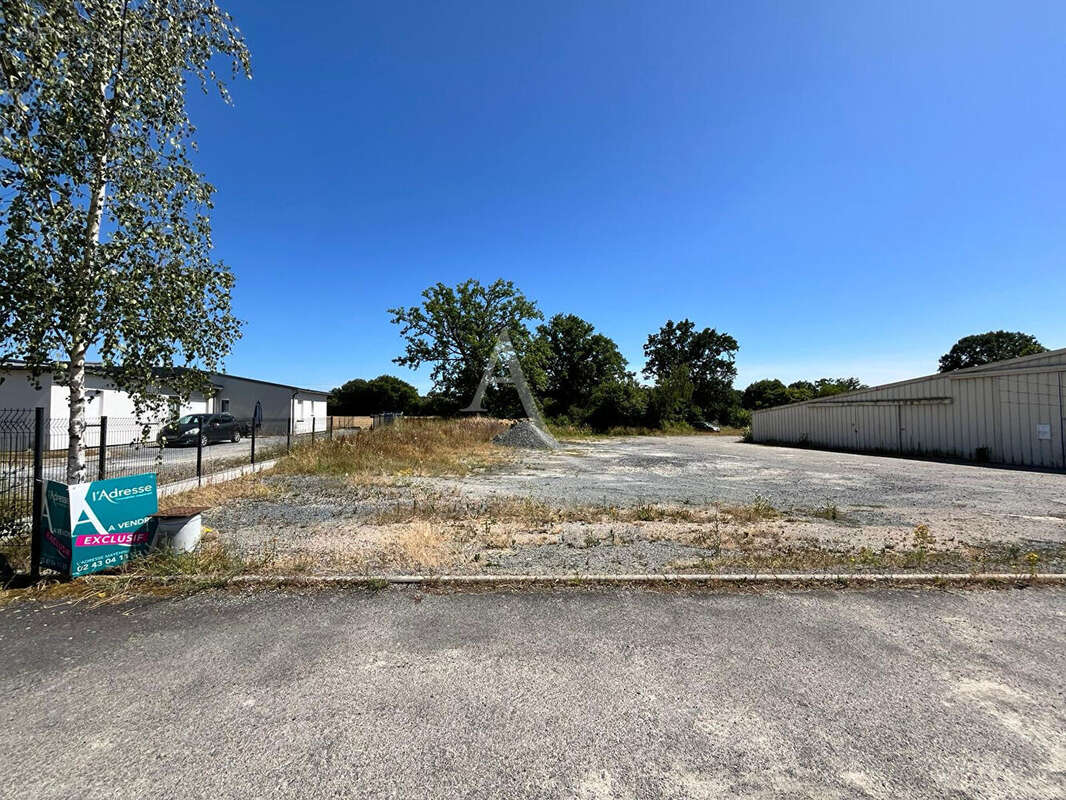 Terrain à LA BAZOGE-MONTPINCON