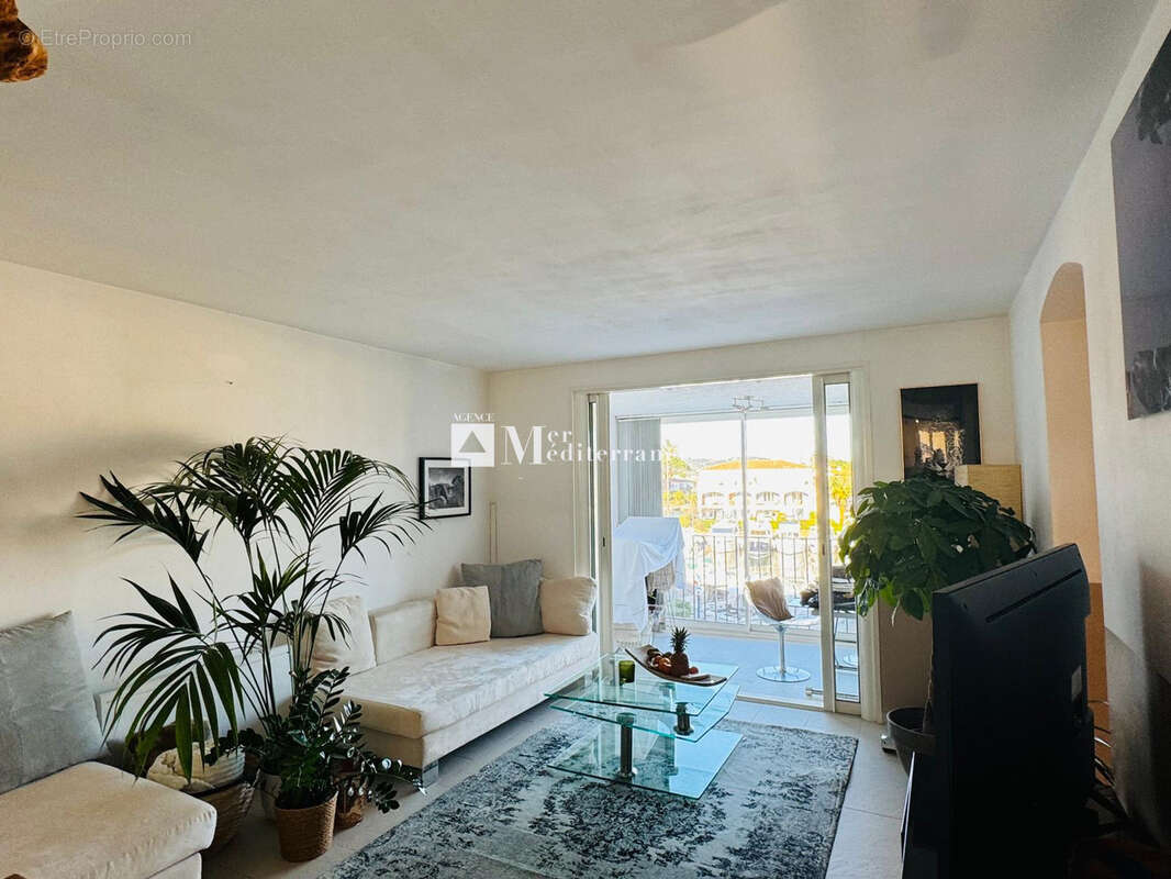 Appartement à COGOLIN