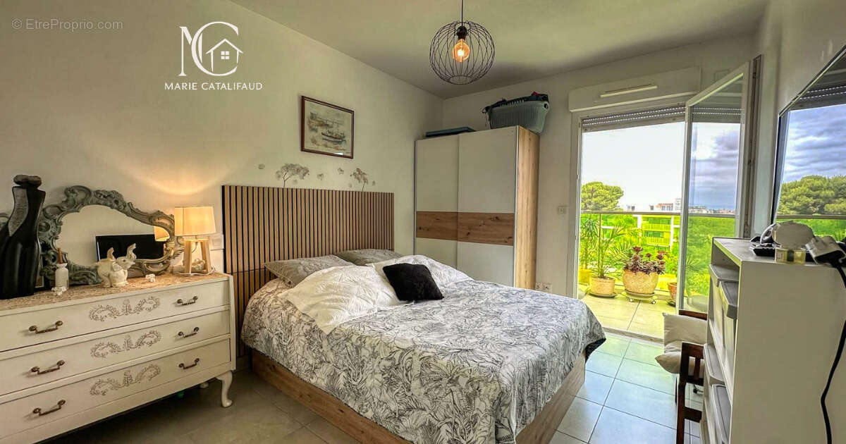 À VENDRE - Beau 2 pièces de 53 m² avec grande terrasse, PISCINE et parking - photo 8
