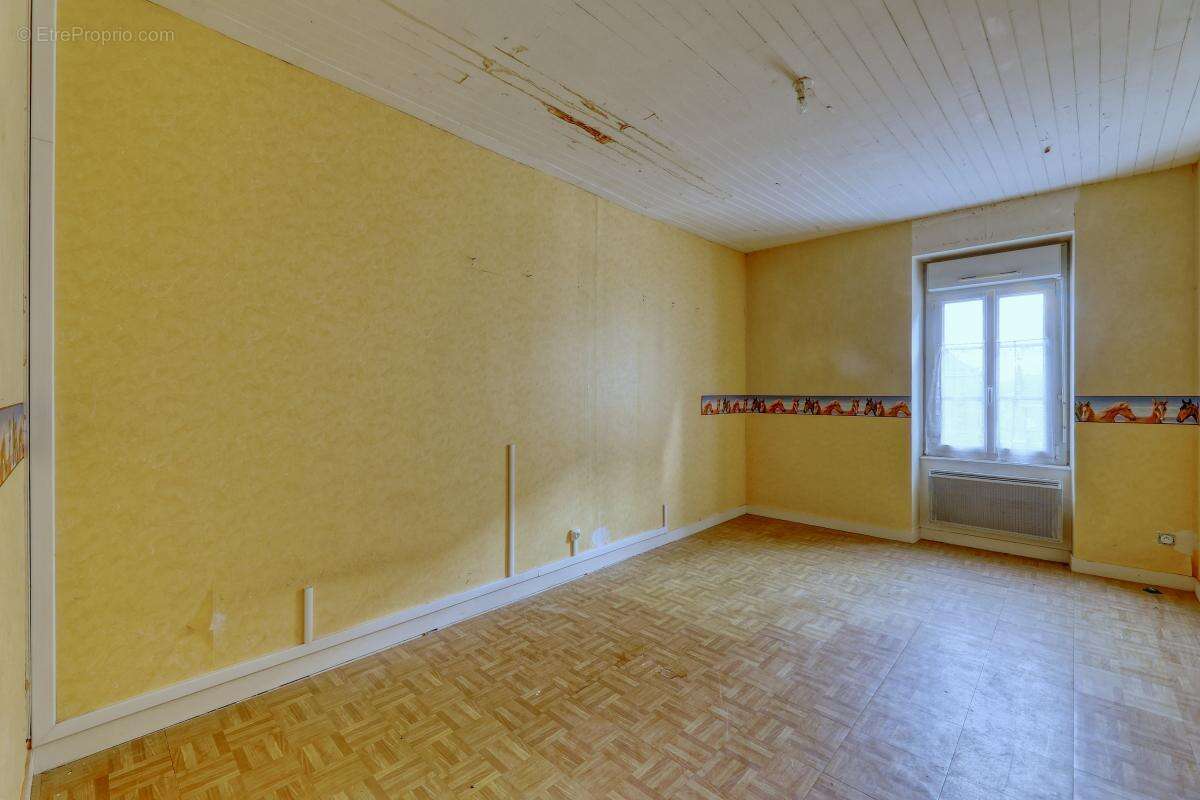 Appartement à POUANCE