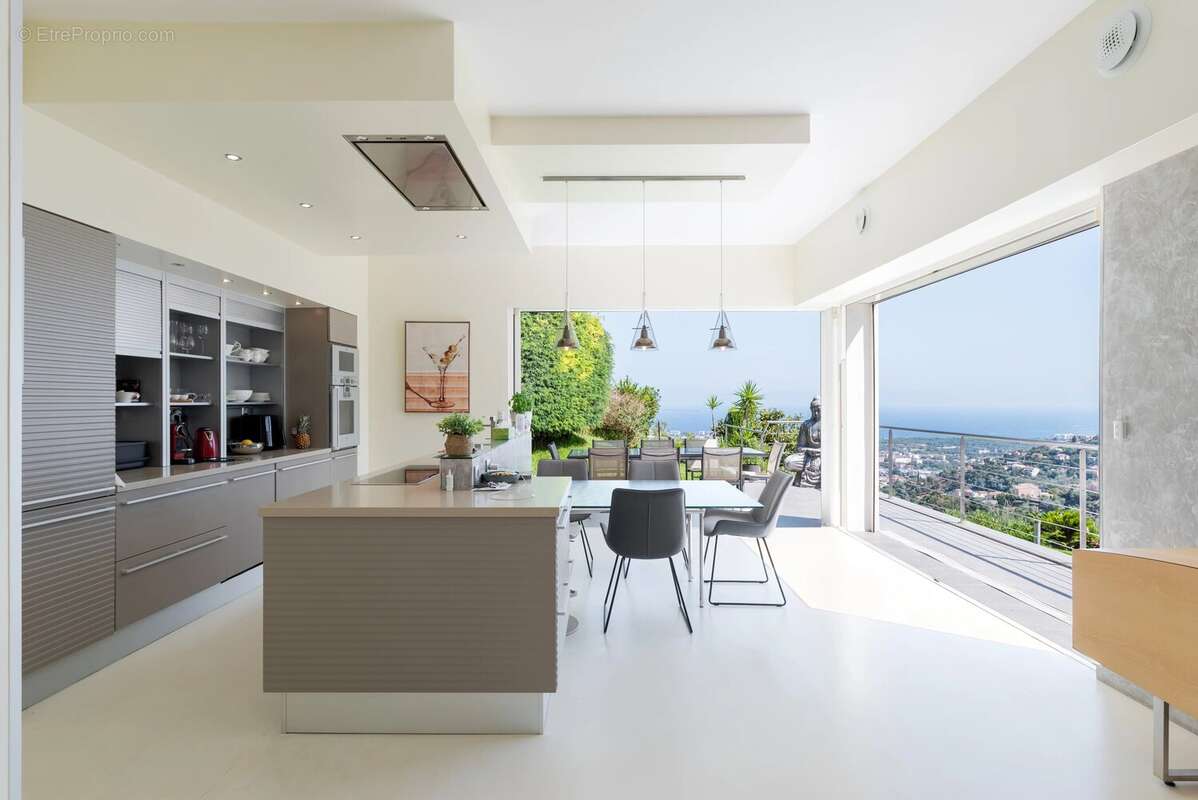 Villa contemporaine à Mandelieu-la-Napoule avec vue mer panoramique et espace bien-être - photo 3