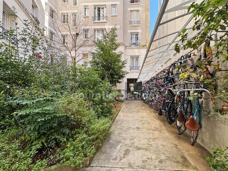 Studio calme et lumineux dans le 18ème arrondissement de Paris, à proximité du métro Guy Moquet - photo 10