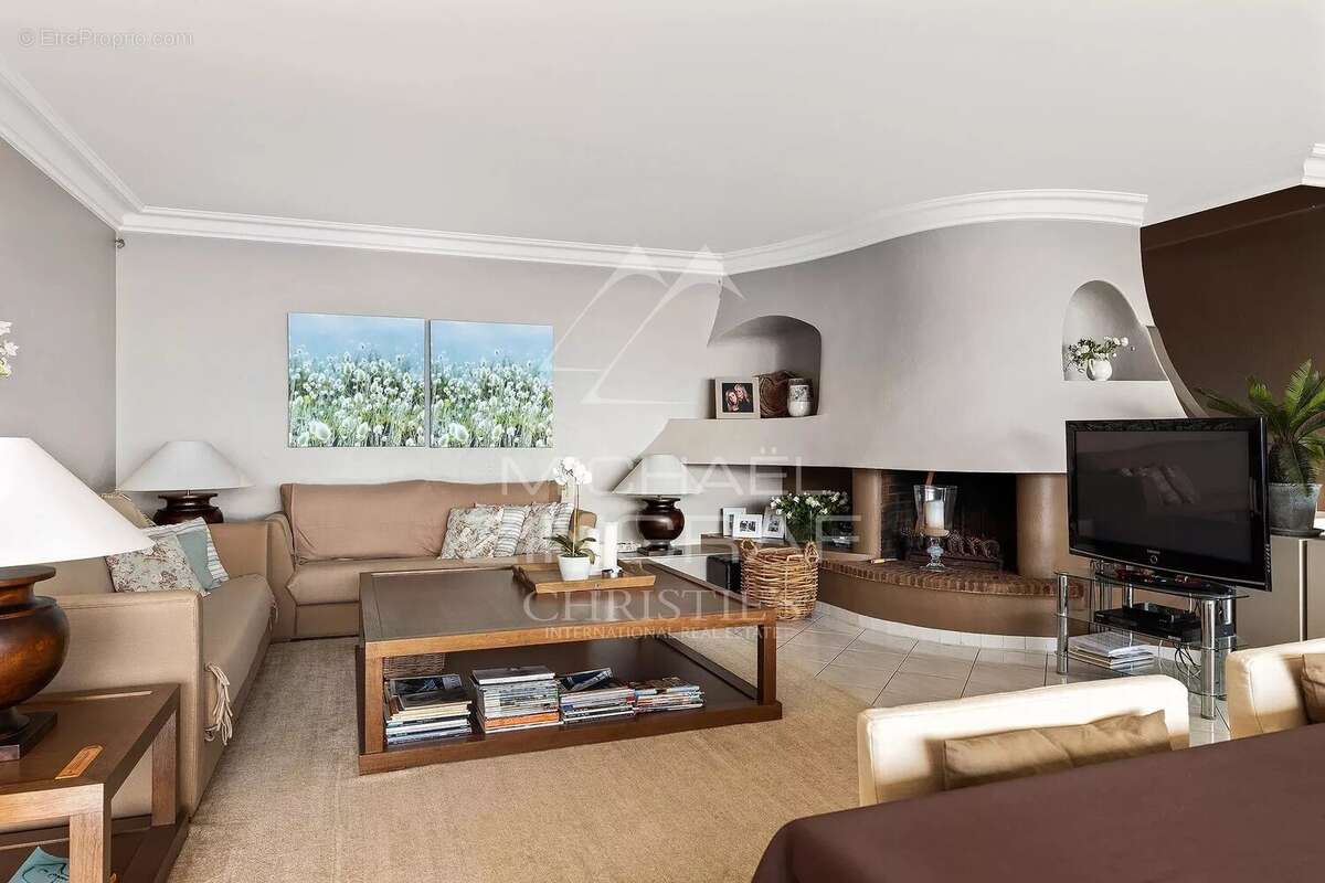 Maison à MANDELIEU-LA-NAPOULE