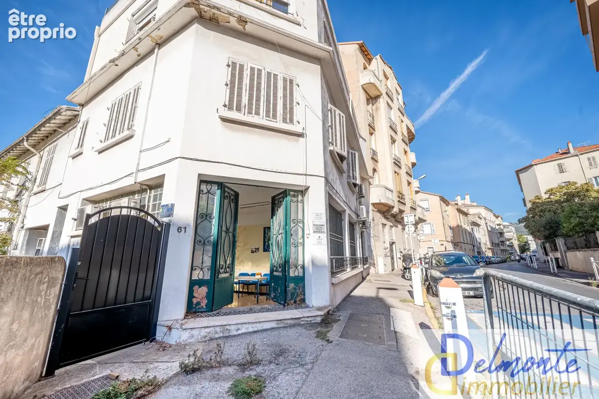Toulon saint-roch   local professionnel de 99 m2 à fort potentiel - photo 1