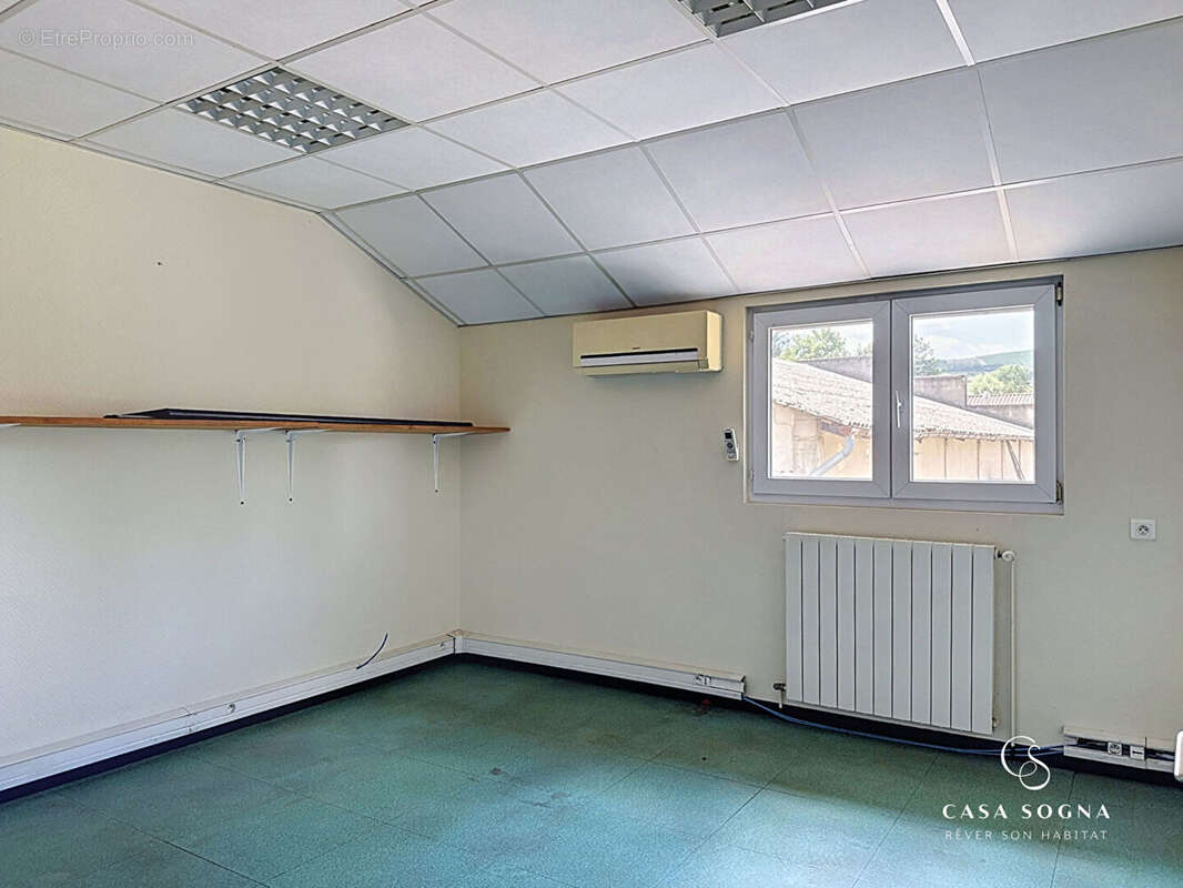 Local d'activité/industriel - 1000 m² - Saint-Étienne-des-Oullières - photo 11