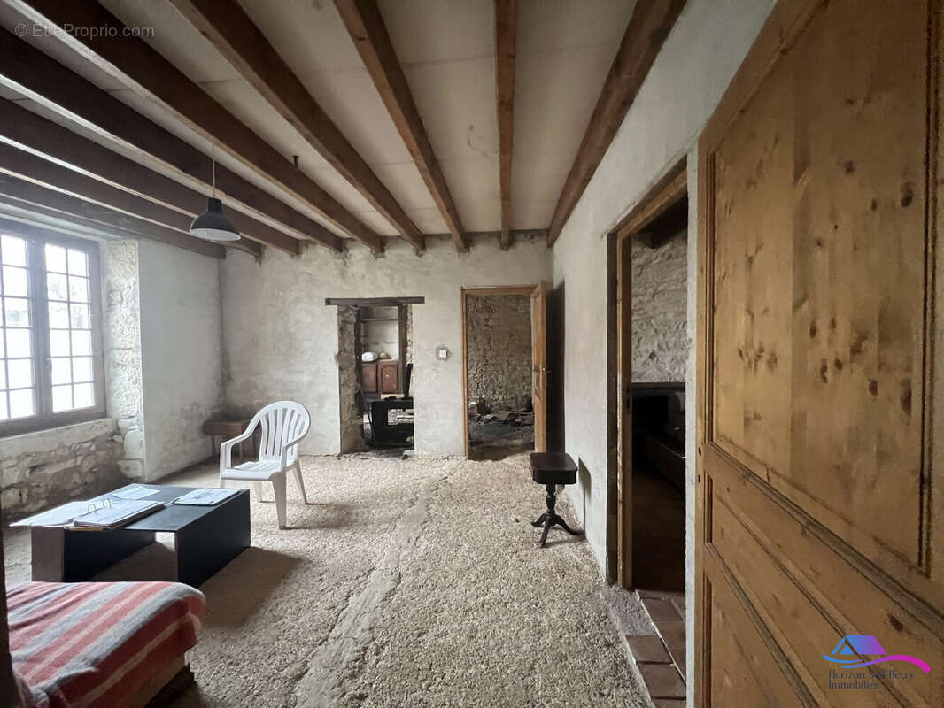 SALON - Maison à VICQ-EXEMPLET