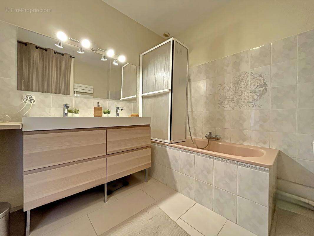 Maison à SIMIANE-COLLONGUE