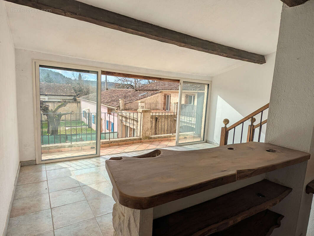 Appartement à SALERNES
