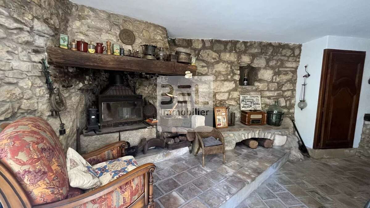 Maison à LA ROQUE-SUR-CEZE