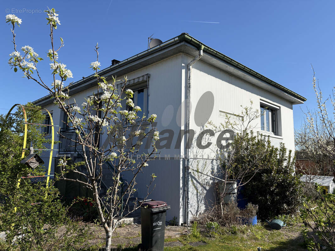 Maison à FOUGEROLLES