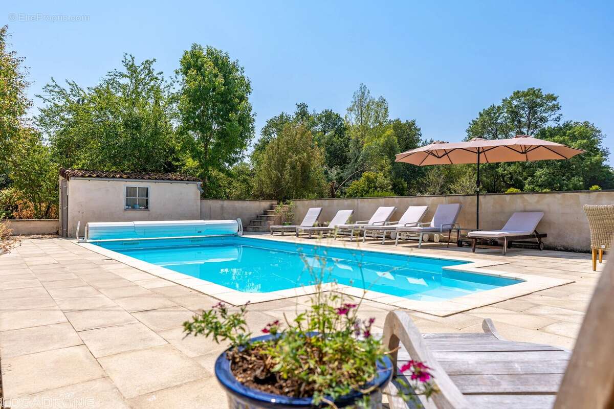 Élégante Maison de Maître du XIXème siècle, avec annexe, piscine et parc arboré - photo 2