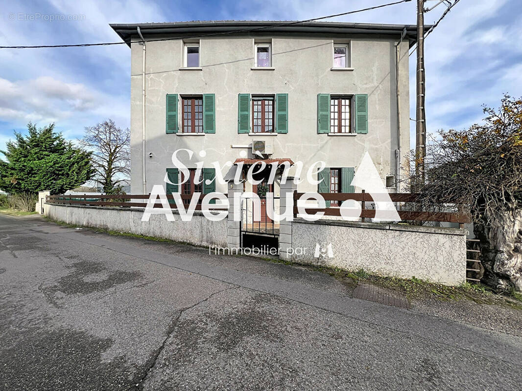 Maison à SEREZIN-DU-RHONE