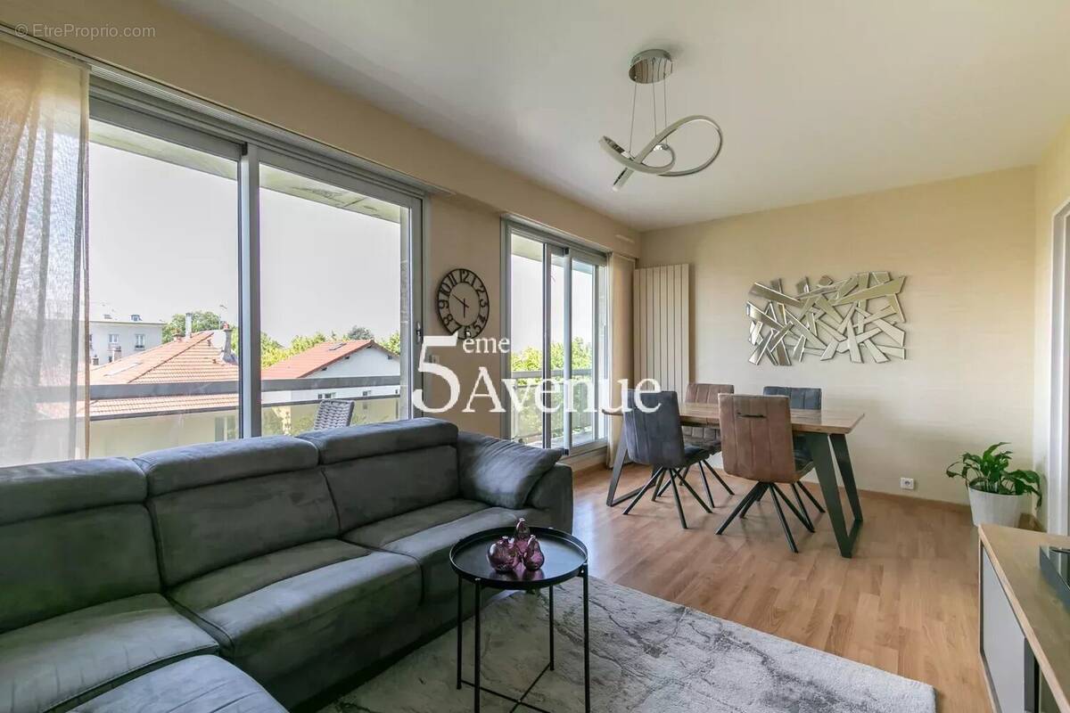 Appartement à SAINT-MAUR-DES-FOSSES