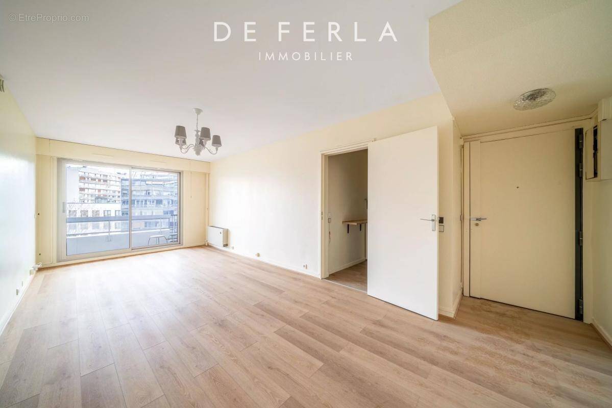 Appartement à PARIS-15E