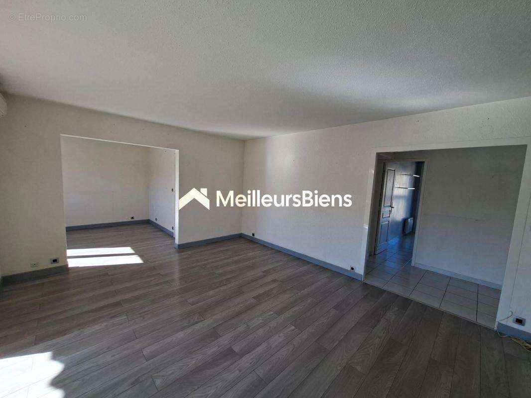 Appartement à SAINT-CYR-SUR-MER