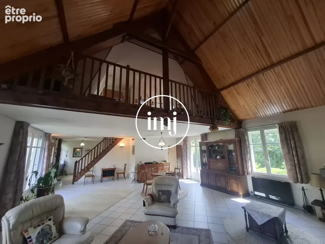 Maison 175 m² à Le Mesnil-Le-Roi  - photo 5