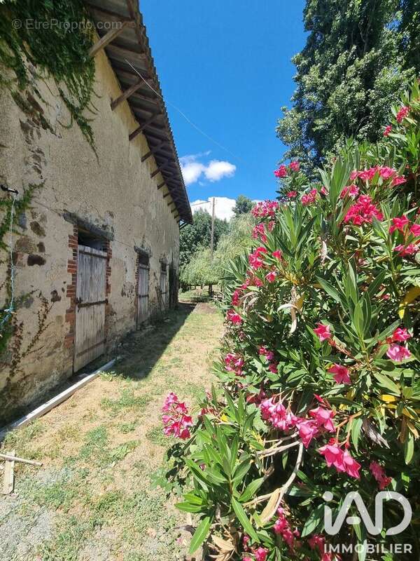 Maison 142 m² à Pouzauges  - photo 7