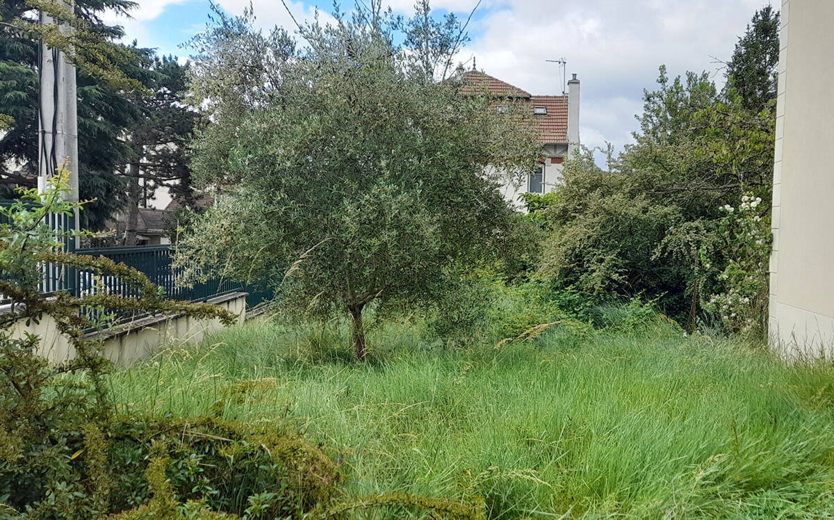 Terrain à GARCHES