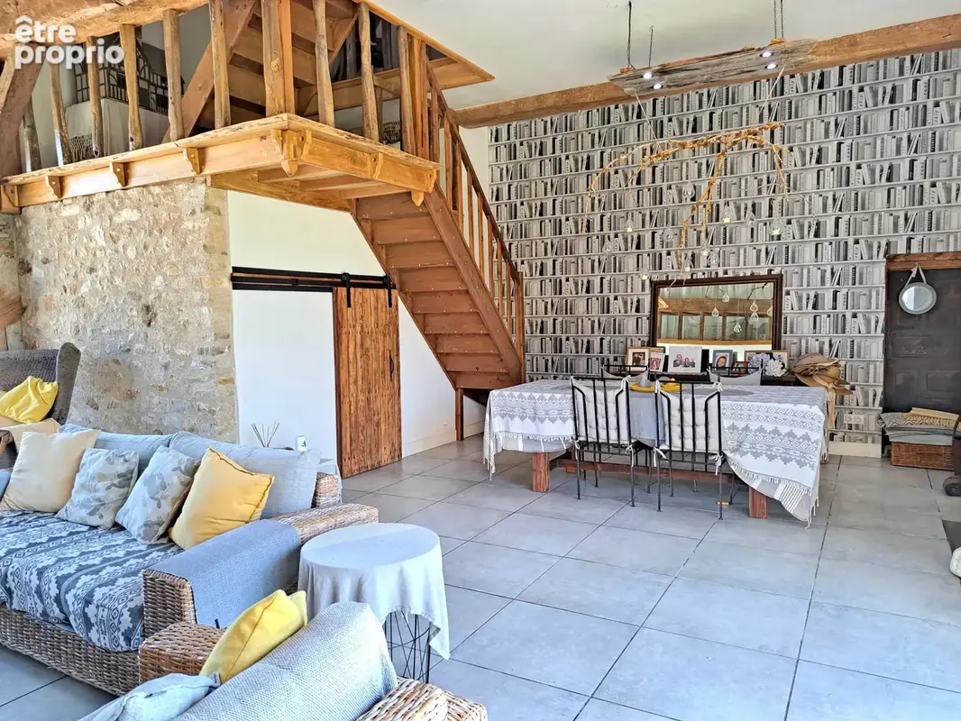 Ensemble immobilier de deux maisons avec vue et sur près de 5 hectares - photo 7