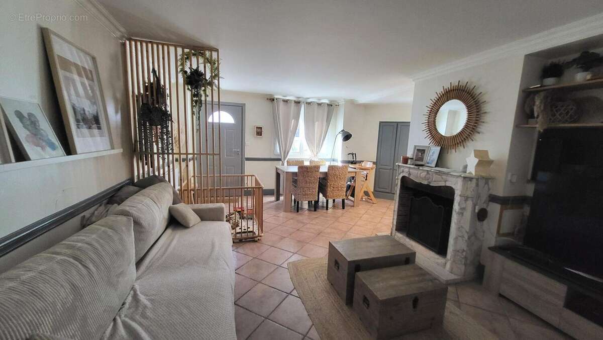 Maison à LA QUEUE-LES-YVELINES