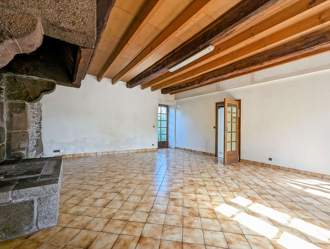 A vendre - Maison en pierre 2 chambres, dépendances et terrain 1 036 m² , VAL COUESNON (35460) - photo 2